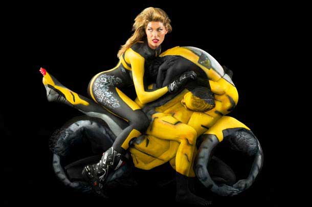 Human-motorcycle-bodypainting-1k